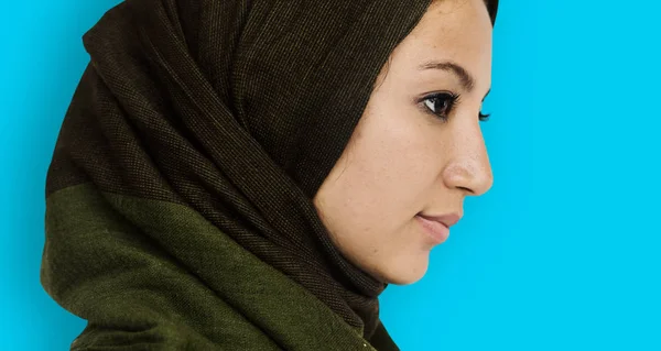 Muslimsk kvinna i studio — Stockfoto