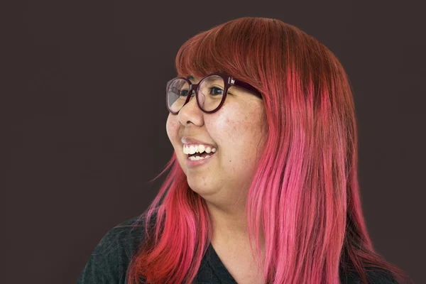 Menina asiática com cabelo rosa — Fotografia de Stock