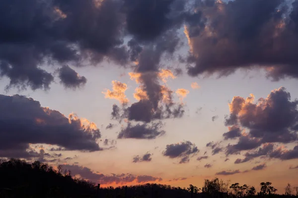 Gyönyörű égbolt felhőkkel — Stock Fotó