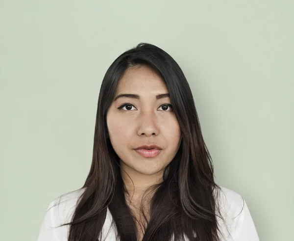 Asiatische Frau in studio — Stockfoto