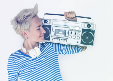 kadın holding stereo