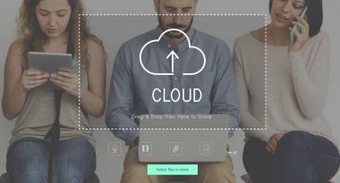 Dijital aygıtlar kullanan insanlar