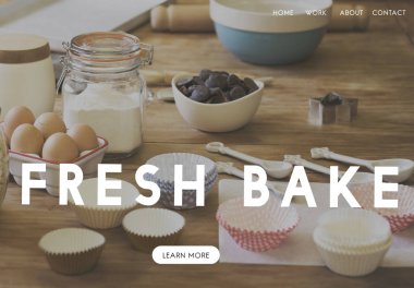 mutfak masasında malzemelerle