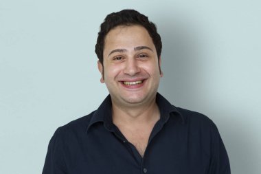 Olgun erkek gülümseyen