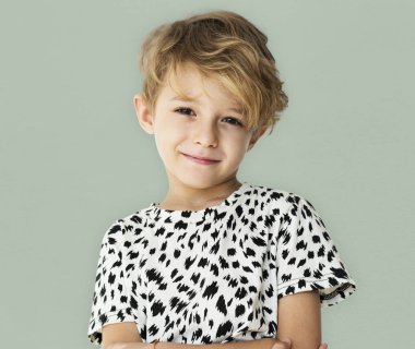 Beyaz sarışın çocuk