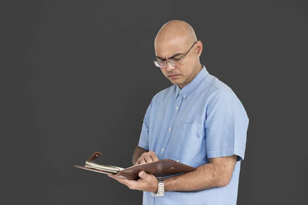 Hombre calvo leyendo — Foto de Stock