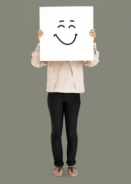 Persona che copre il viso con cartello bianco — Foto Stock