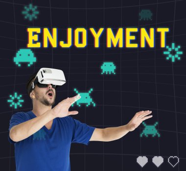 Adam visualiaing gerçeklik Gadget'ı kullanma 