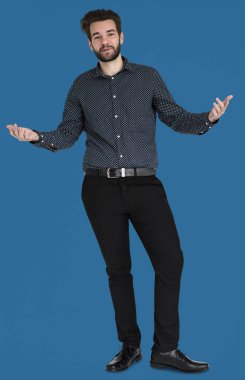 Yakışıklı sakallı adam. 