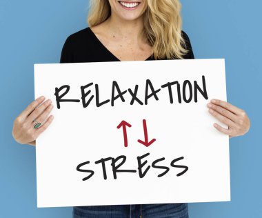 sarışın kadın holding tasarlamak