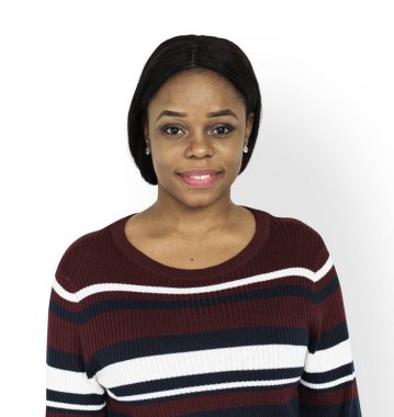 Afrikalı kadın stüdyoda poz