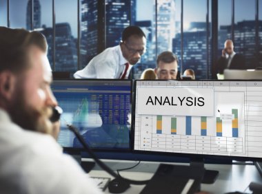 Ofiste çalışan iş adamları