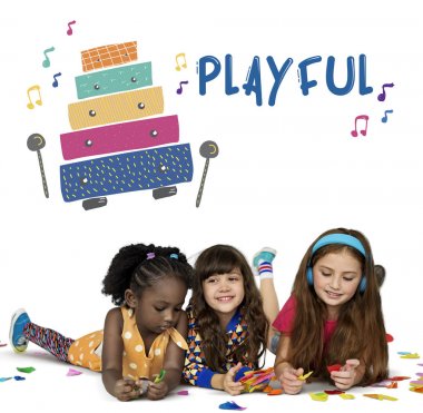 mutlu çok ırklı çocuklar