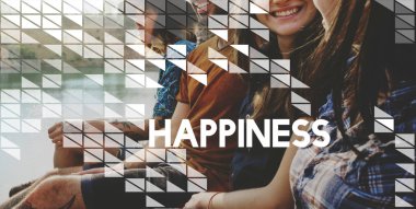 nehir kenarında oturan genç arkadaşlar 