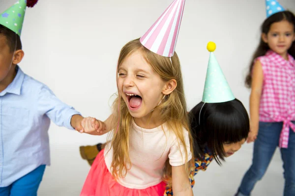 Bambini adorabili che fanno festa — Foto Stock