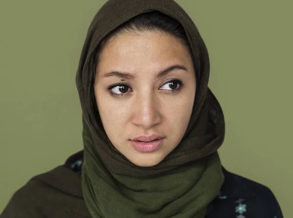 Muslimsk kvinna i studio — Stockfoto