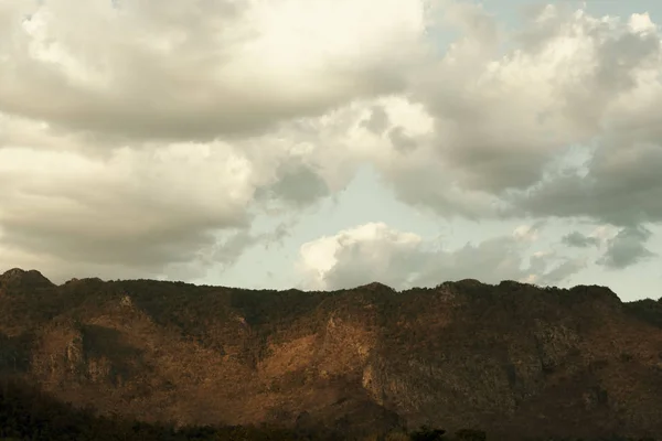 Beauytiful Scene with Mountains — Stock Photo, Image