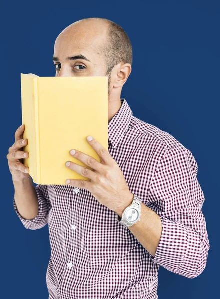 Libro de tenencia del hombre —  Fotos de Stock