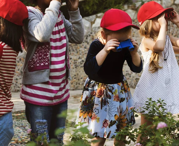 Liten studenters lärande botaniska — Stockfoto