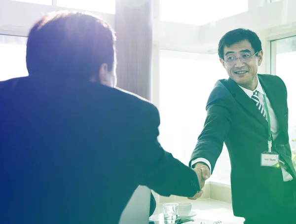 Asian men shaking hands — Stock Photo, Image