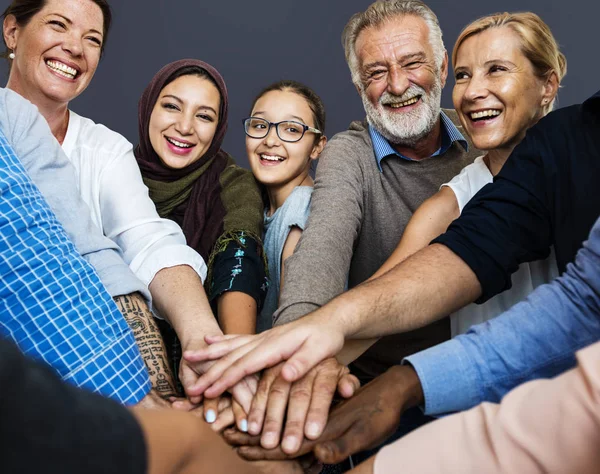 Gruppo di persone insieme — Foto Stock