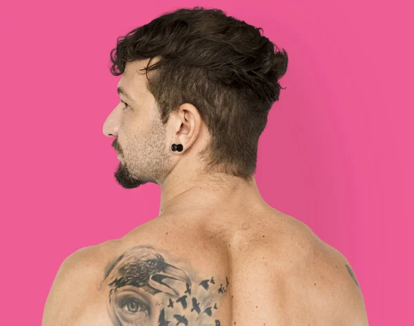 Homem caucasiano com tatuagem — Fotografia de Stock