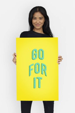 kadın holding tasarlamak