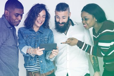 İnsanlar dijital aygıt