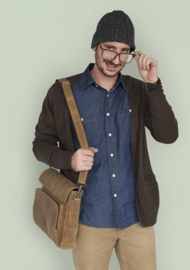 adam tutarak el çantası