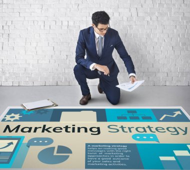 genç işadamı beyin fırtınası 