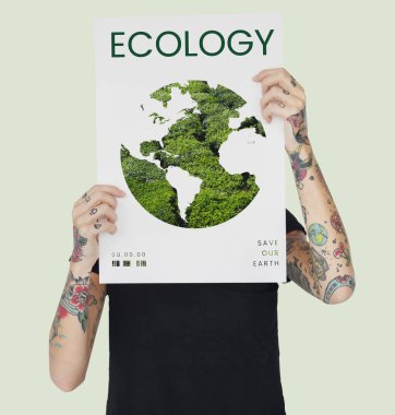 Dövmeli kişi holding afiş.