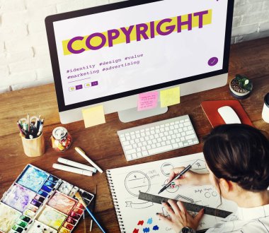 masada çalışan tasarımcı kadın