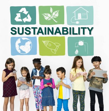 teknoloji cihazlar ile çok ırklı çocuklar