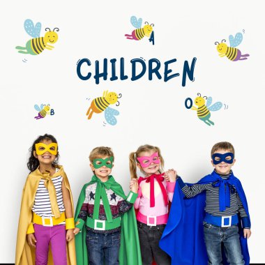 mutlu çocuk süper kahraman kostümleri