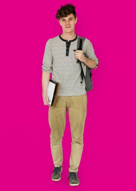 sırt çantası ile erkek öğrenci