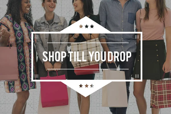 Shopaholic-Freunde mit Einkaufstüten — Stockfoto