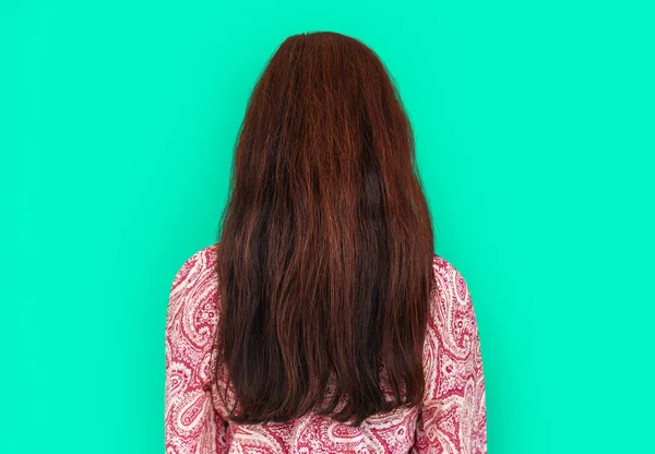 Femme aux cheveux longs — Photo