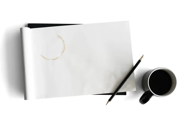 Taza de café y cuaderno vacío — Foto de Stock