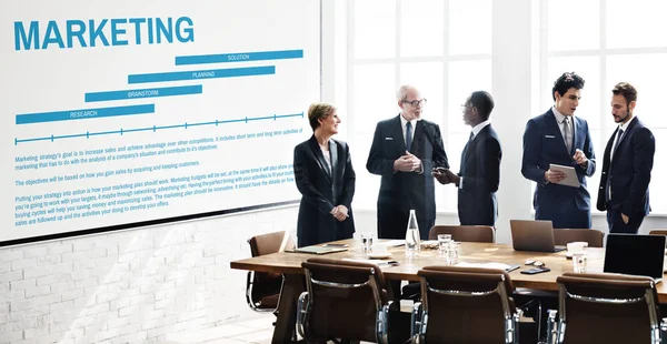 Gente de negocios en sala de reuniones — Foto de Stock