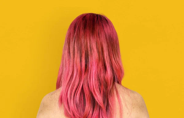 Femme aux cheveux roses — Photo