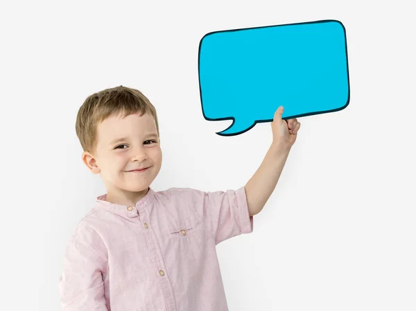 Jongen holding papier chatbox — Stockfoto