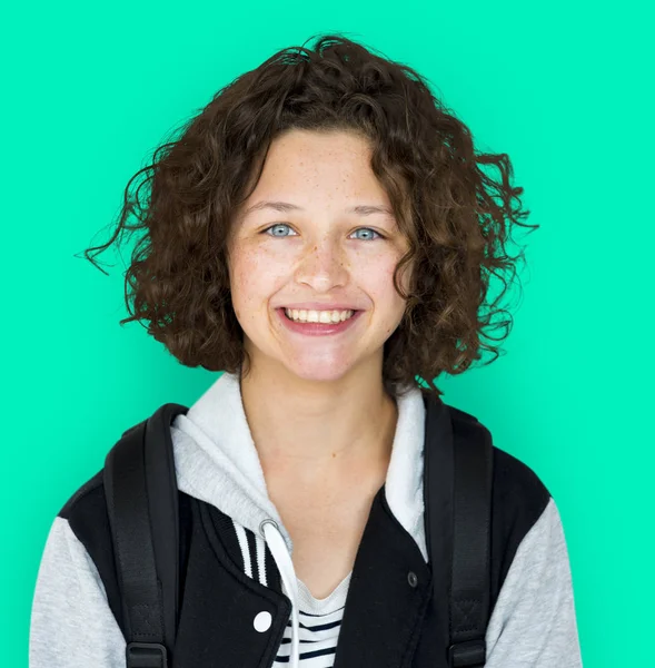 Lächelndes Teenager-Mädchen in Uniform — Stockfoto