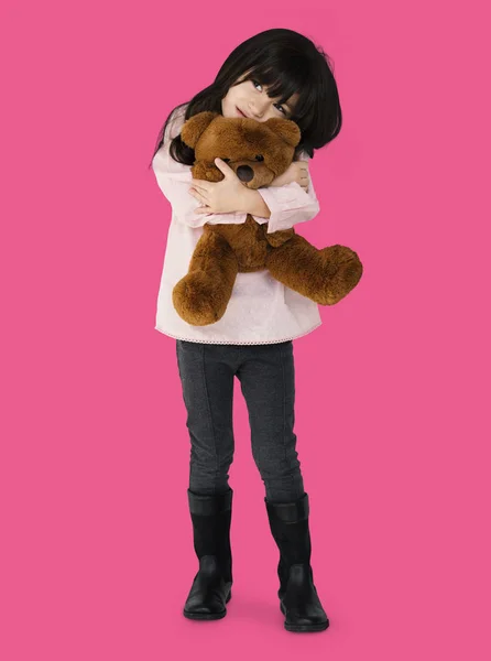 Gadis memeluk Teddy Bear — Stok Foto