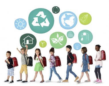 sırt çantaları ile yürüme çocuklar