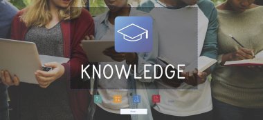 Öğrenciler birlikte okuyorlar.