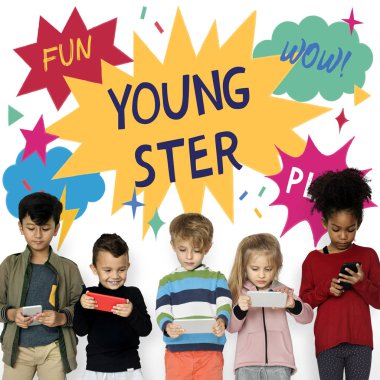 Çocuk akıllı telefonlar kullanarak