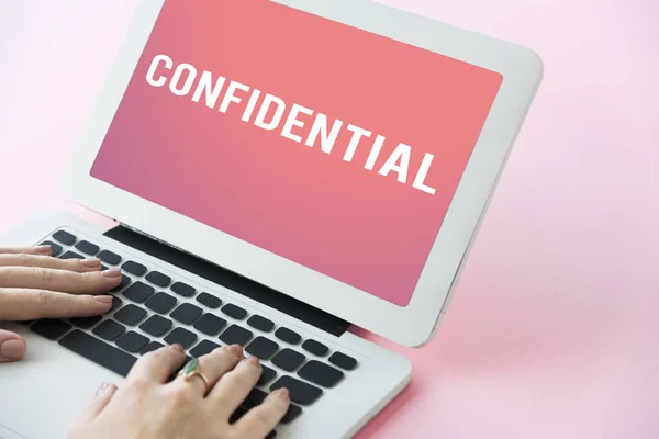 Woman typing on laptop keyboard — Stock Photo, Image