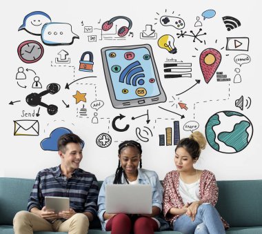 Arkadaşlar dijital cihazlar kullanarak 