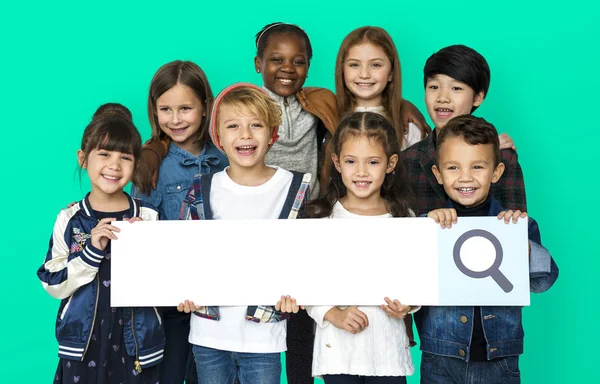Děti drží rám panelu Hledat — Stock fotografie