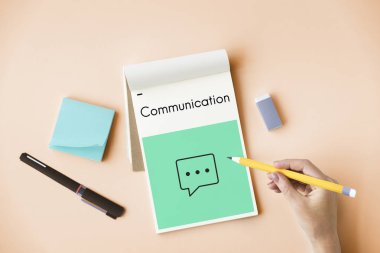 Defterde yazan kadın 